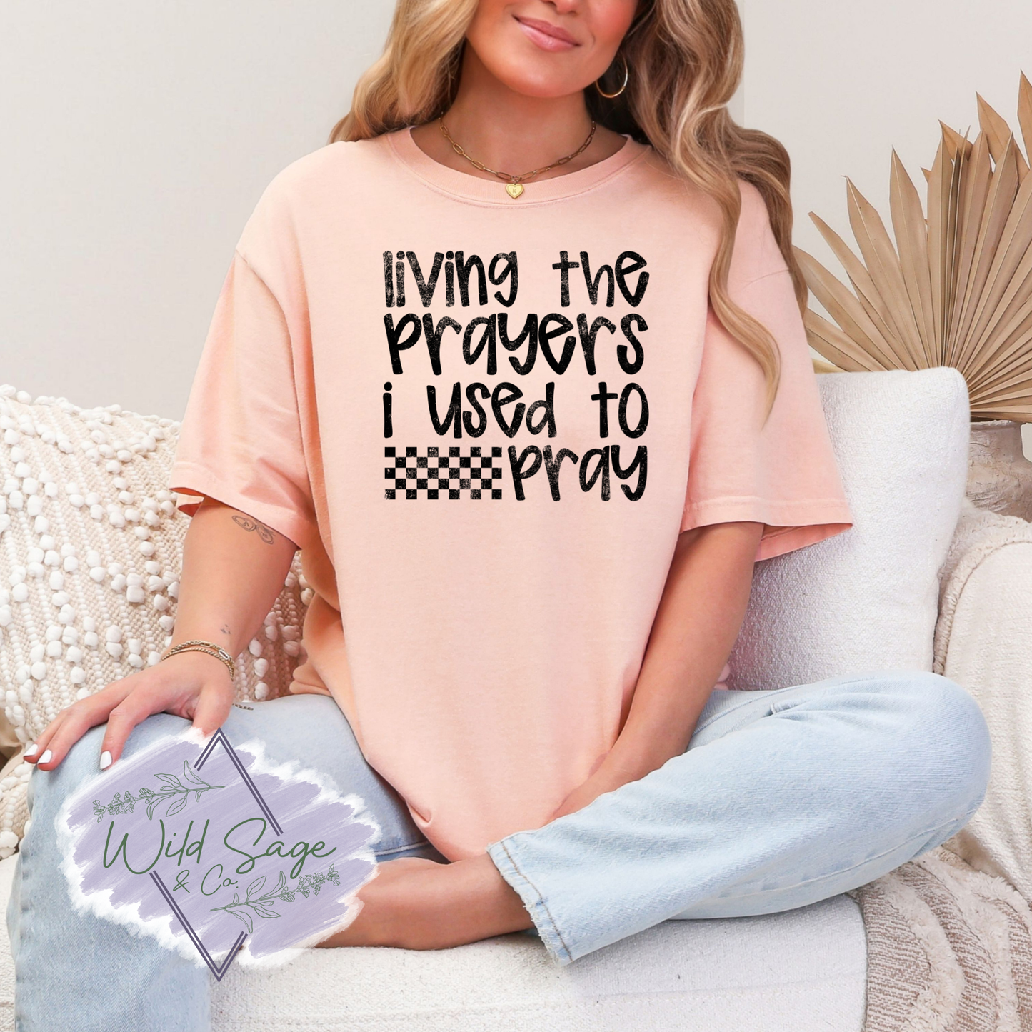 Living The Prayers Tee | Peach