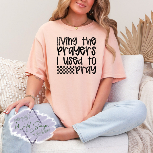 Living The Prayers Tee | Peach