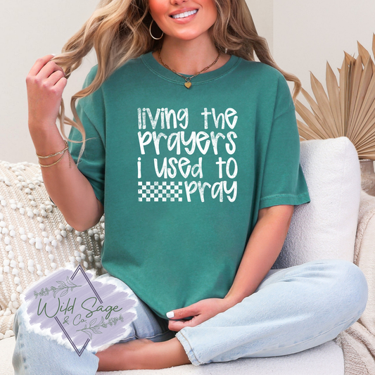 Living The Prayers Tee | Emerald