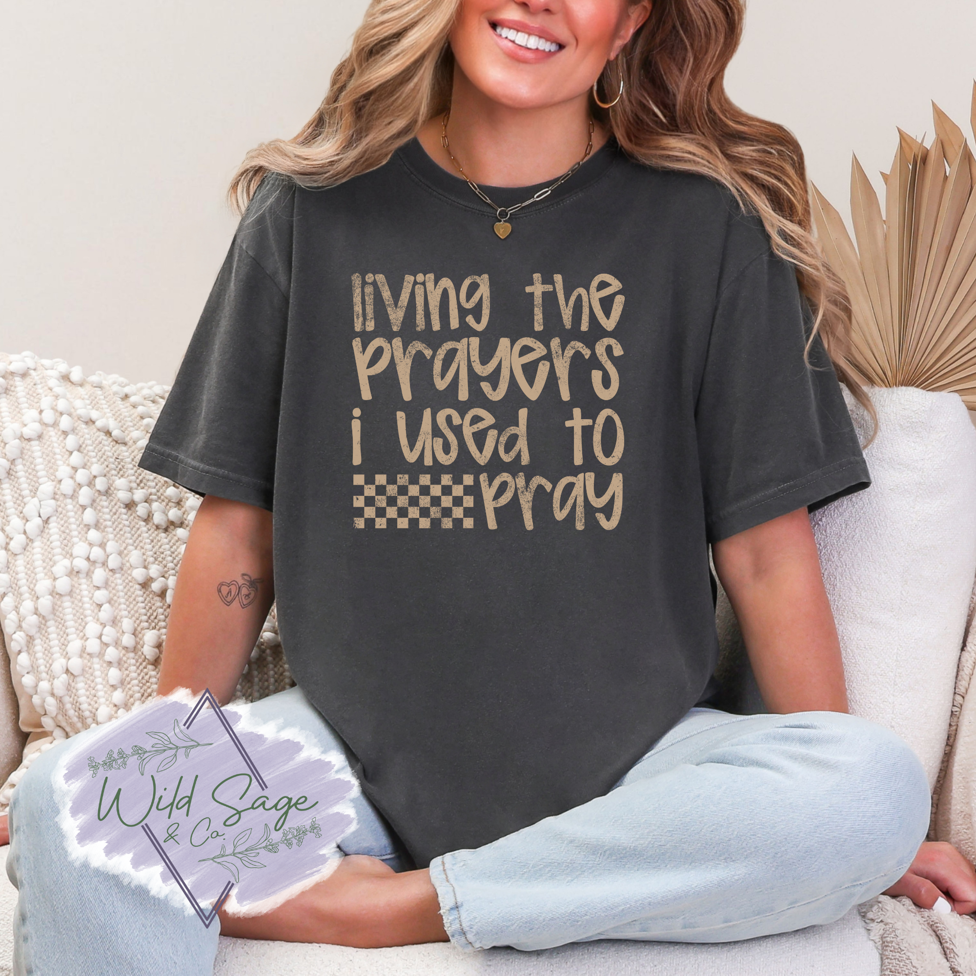 Living The Prayers Tee | Pepper