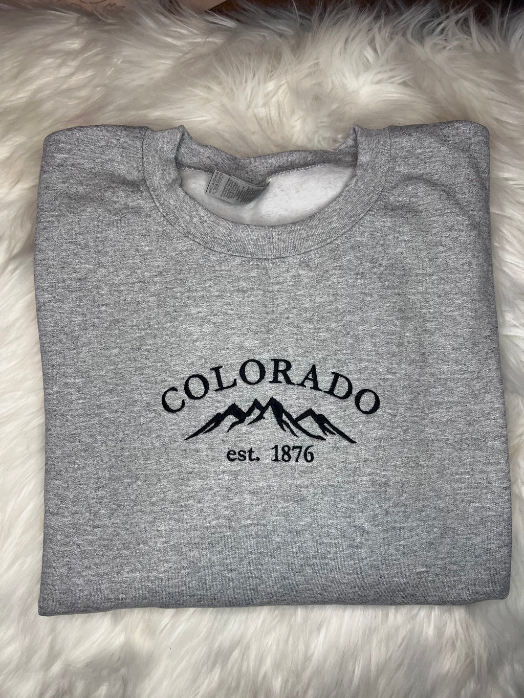 Colorado Mountains Embroidered Crewneck | Gray