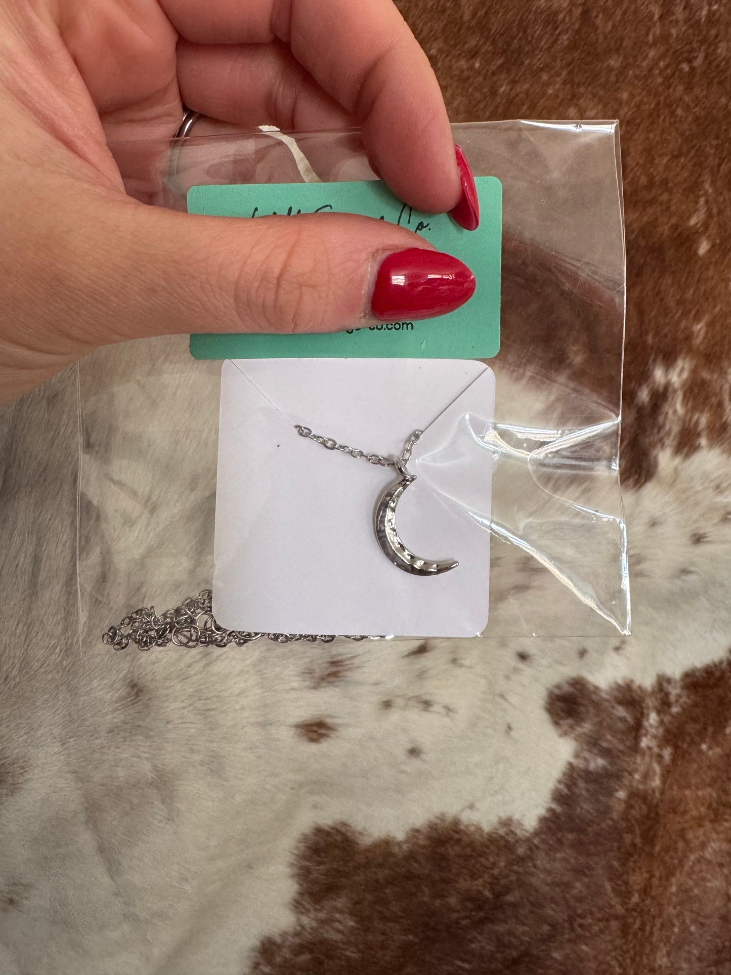 Necklaces (multiple styles, check pictures!!)