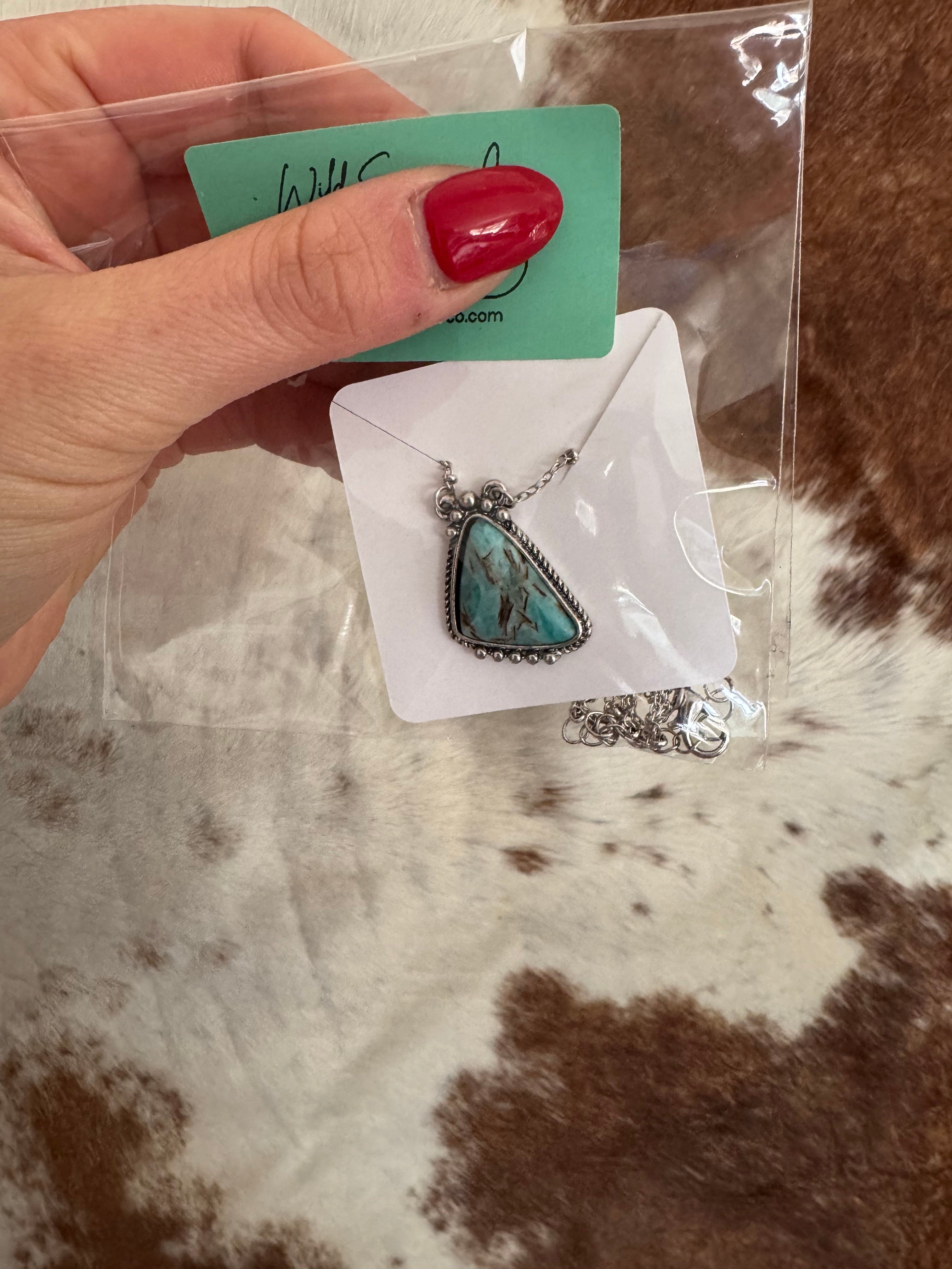 Necklaces (multiple styles, check pictures!!)